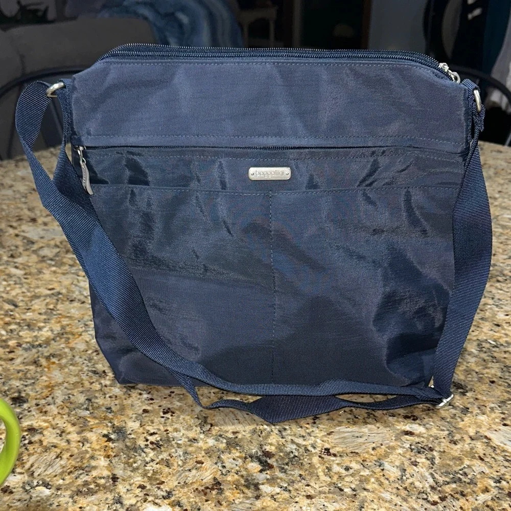 Baggallini Midnight Blue Crossbody Bag - Picture 1 of 11
